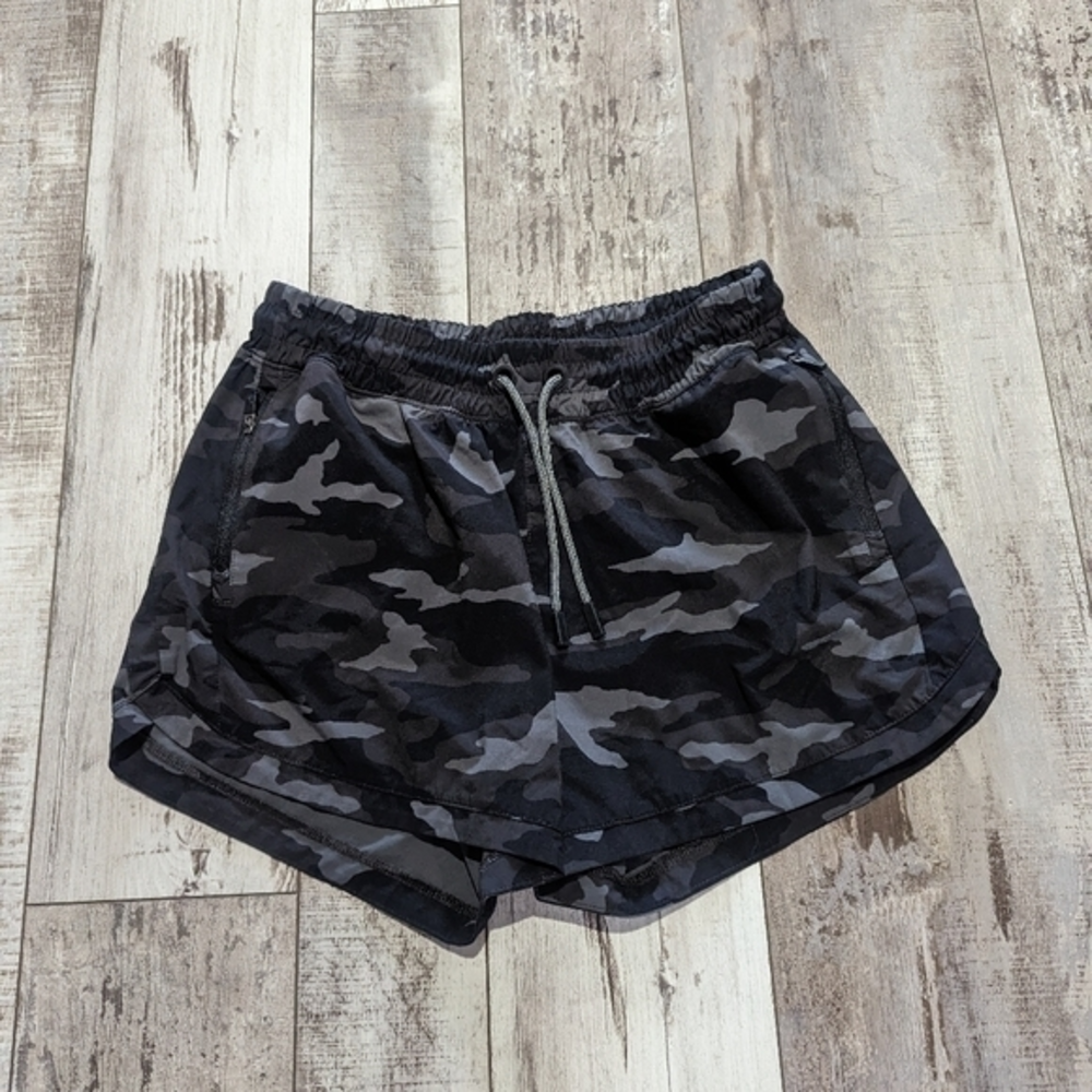 Athleta girls camo shorts size XXL 16‎